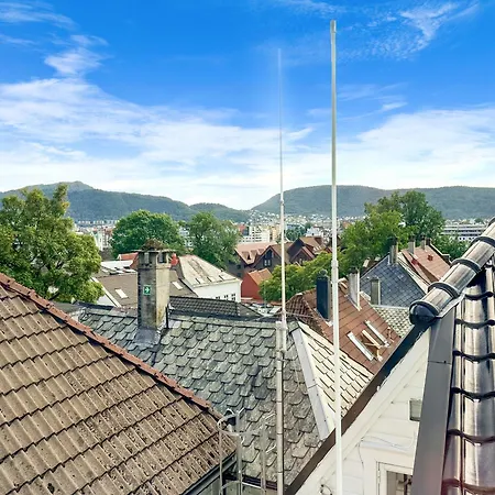 View To Bryggen - Renovated Dec 24 - Historic Cobblestone Street Apartmán *