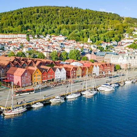 View To Bryggen - Renovated Dec 24 - Historic Cobblestone Street *