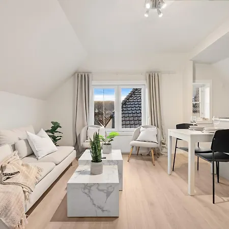 View To Bryggen - Renovated Dec 24 - Historic Cobblestone Street Daire