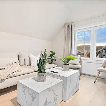 View To Bryggen - Renovated Dec 24 - Historic Cobblestone Street Apartament *