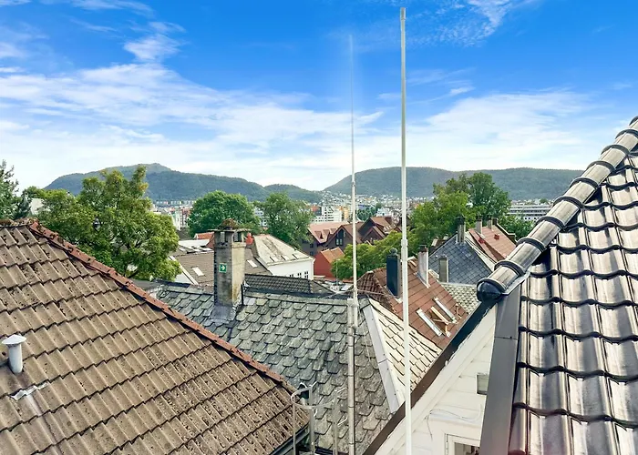 View To Bryggen - Renovated Dec 24 - Historic Cobblestone Street Apartment *