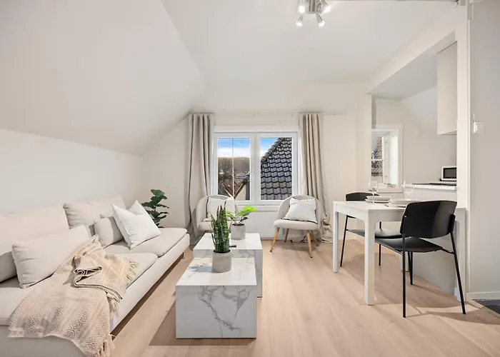 View To Bryggen - Renovated Dec 24 - Historic Cobblestone Street Apartment