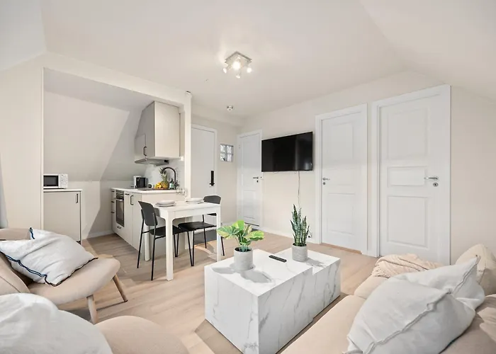 View To Bryggen - Renovated Dec 24 - Historic Cobblestone Street Apartment *