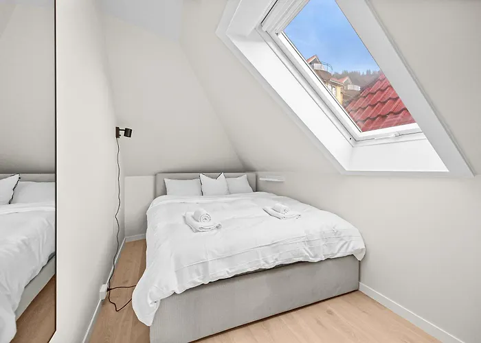 View To Bryggen - Renovated Dec 24 - Historic Cobblestone Street Apartment